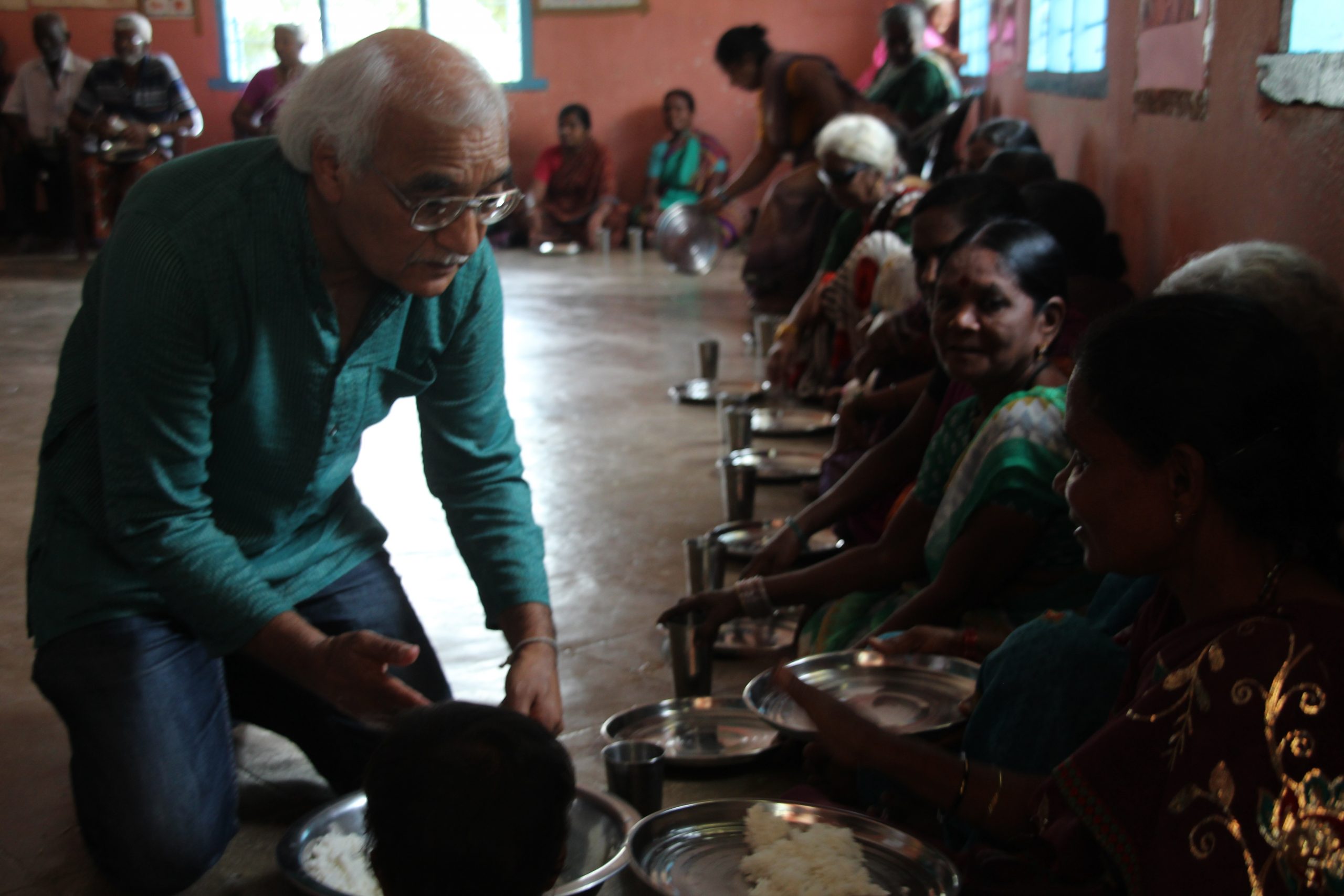Inderjit Bhogal Serves Food to Children in India